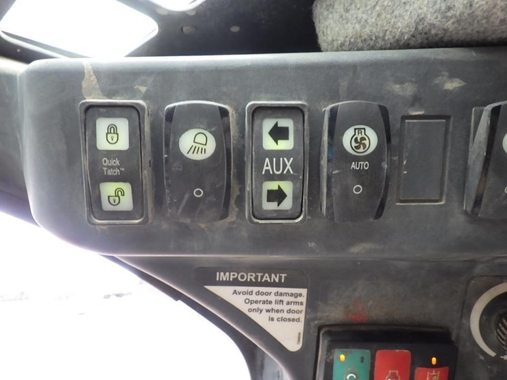 2020-deere-333g-image-24