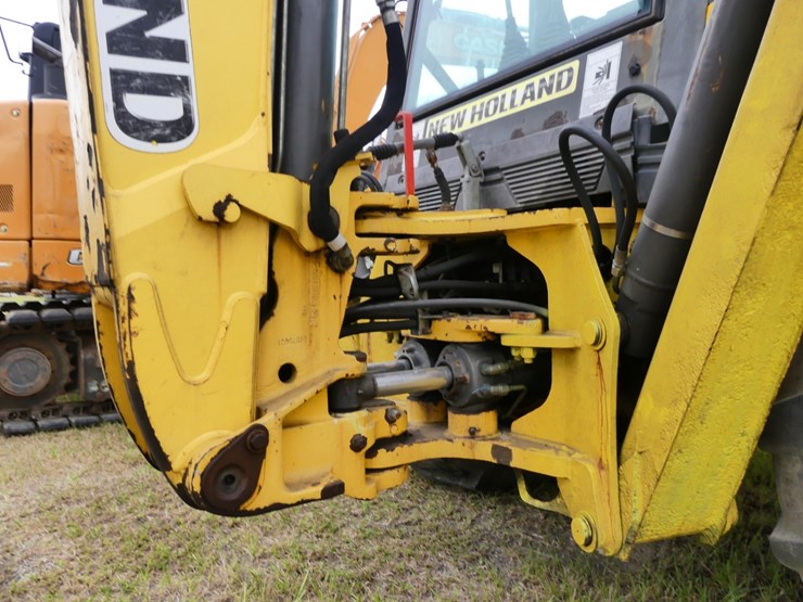new-holland-b95b-image-8