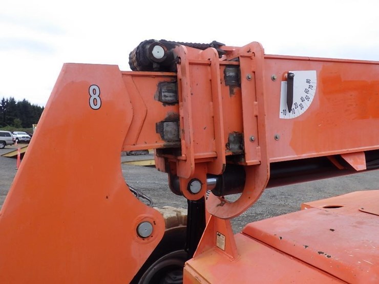 2014-jlg-8042-image-13