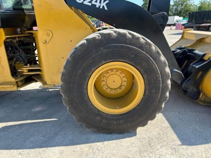 2012-deere-624k-image-43