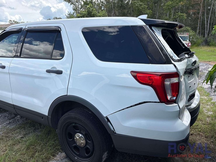 2017-ford-explorer-image-7