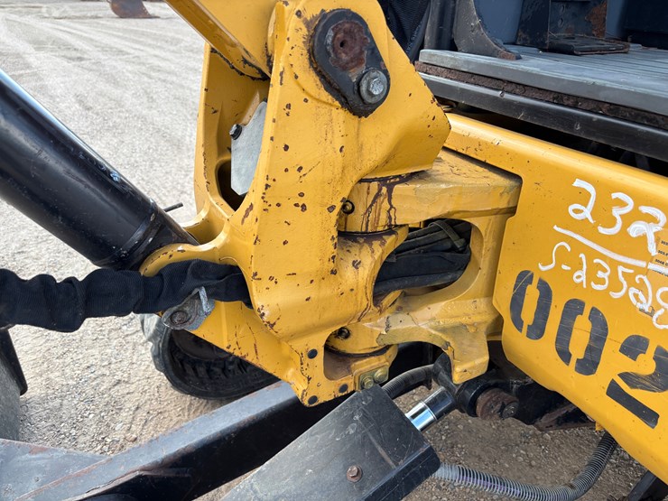 caterpillar-303-image-16