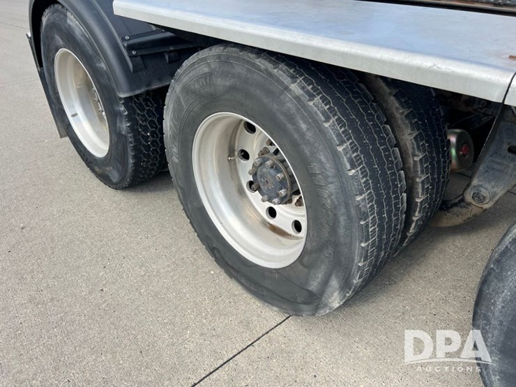 2012-kenworth-w900-image-23