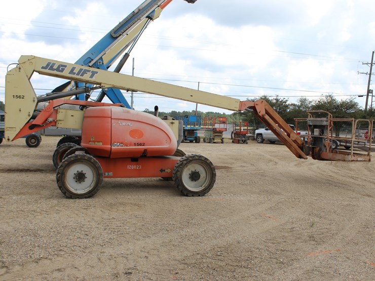 2011-jlg-600aj-image-1