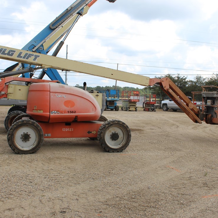 2011 JLG 600AJ