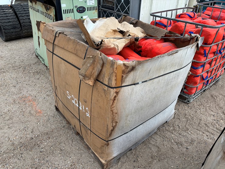 #3512-•-pallet-of-water-activated-flood-control-bags-image-1