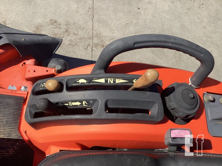 2007-kubota-bx2350-image-16