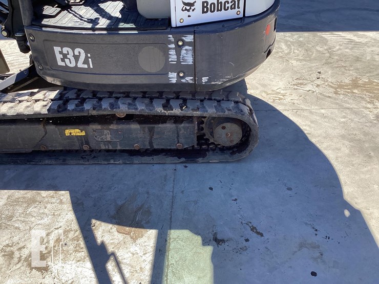2015-bobcat-e32-image-24