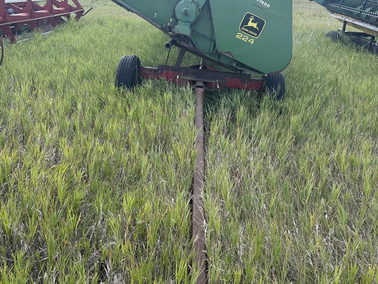 john-deere-224-image-2