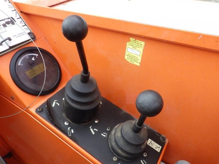 2014-jlg-8042-image-25