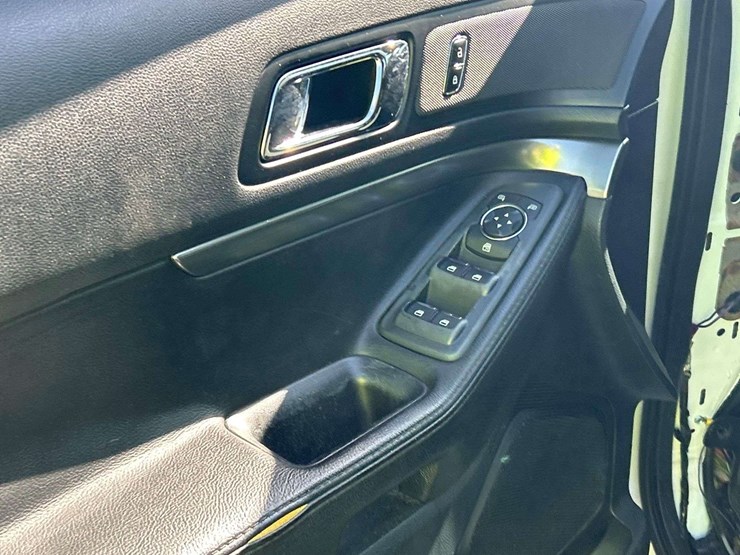 2018-ford-explorer-image-10