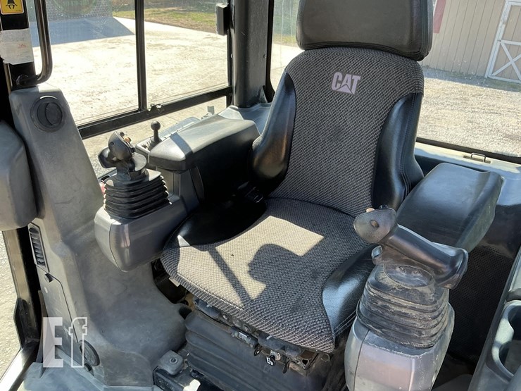 2016-caterpillar-d6k2-xl-image-14