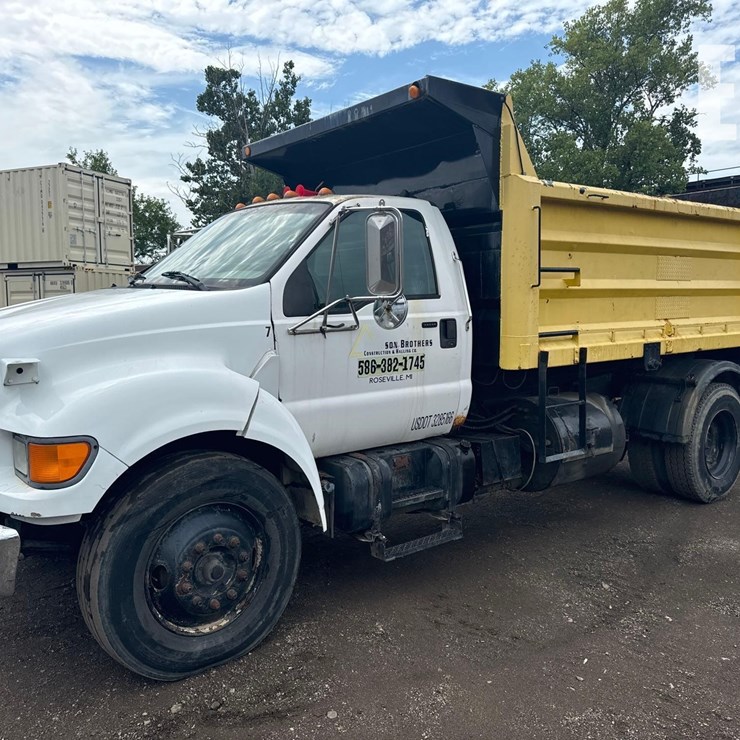 2000 FORD F750 SD