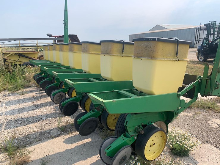 john-deere-7000-corn-planter-image-13