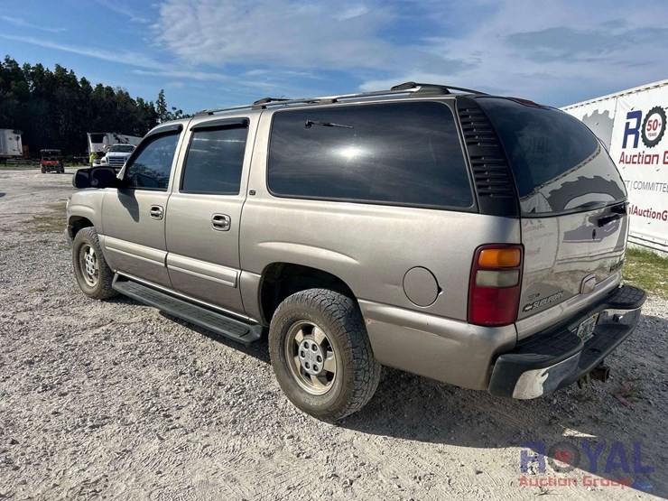 2001-chevrolet-suburban-image-4