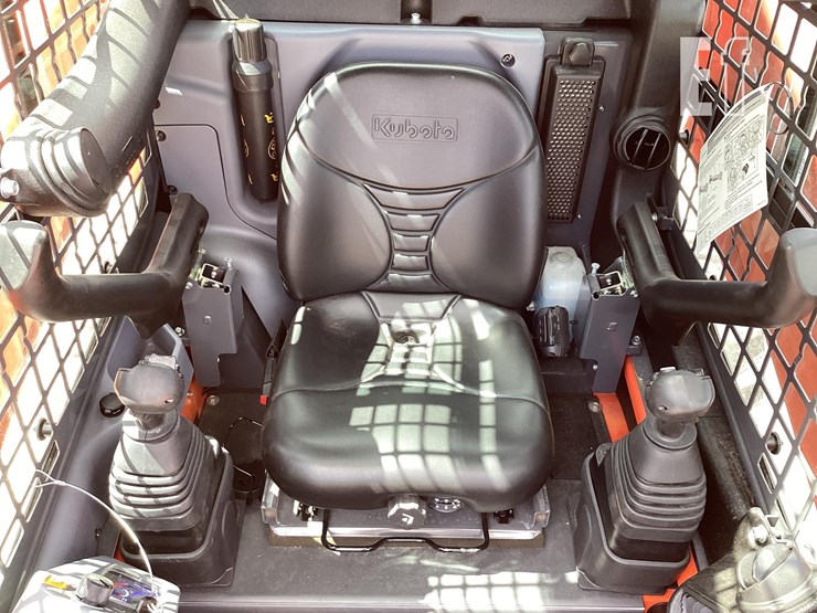 2023-kubota-ssv75-image-13