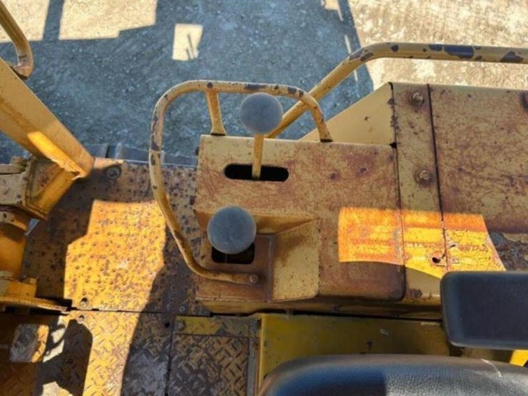 1990-caterpillar-d3c-image-16