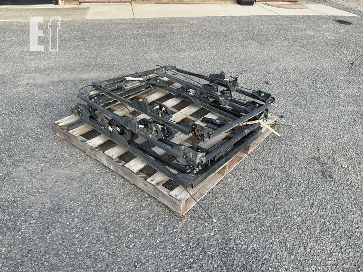 pallet-of-(5)-kubota-svl-door-frames-image-4