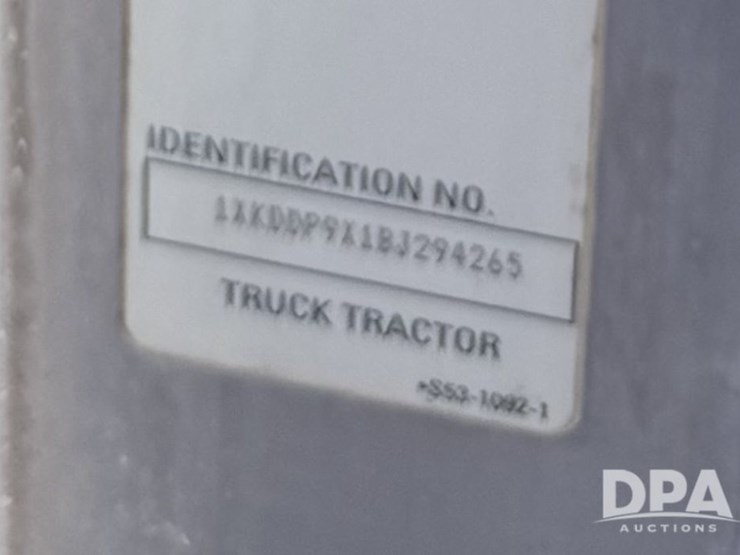 2011-kenworth-t800-image-25