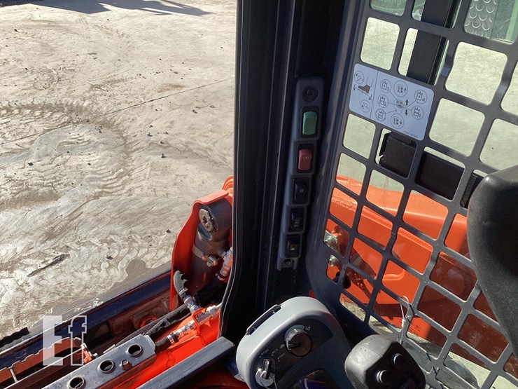 2018-kubota-ssv65-image-16