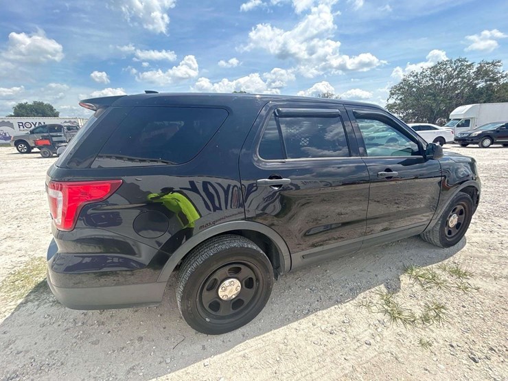 2016-ford-explorer-image-3
