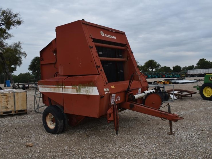 hesston-560-image-2