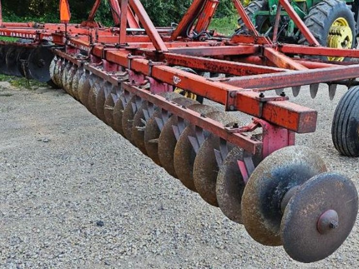 massey-ferguson-820-image-5