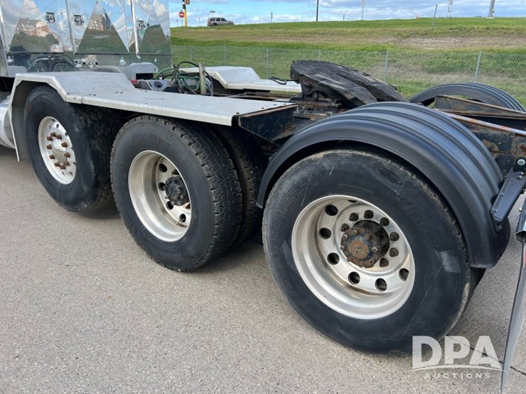 2012-kenworth-w900-image-10