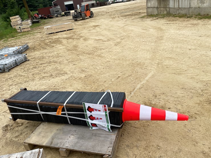 #2452-•-kj-new-(60)-traffic-cones-image-2