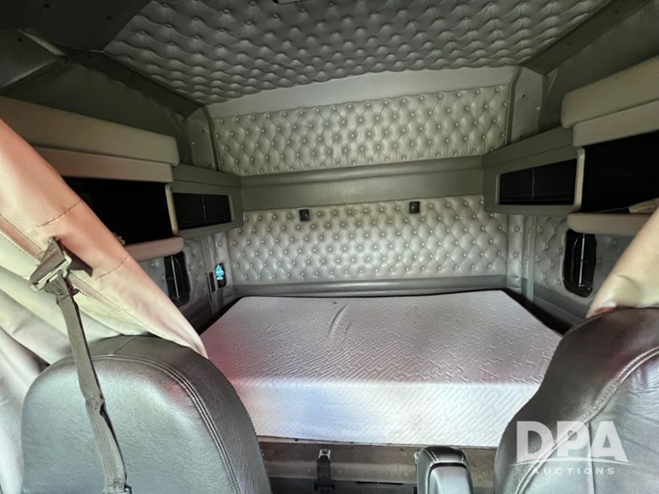 2012-kenworth-w900-image-27