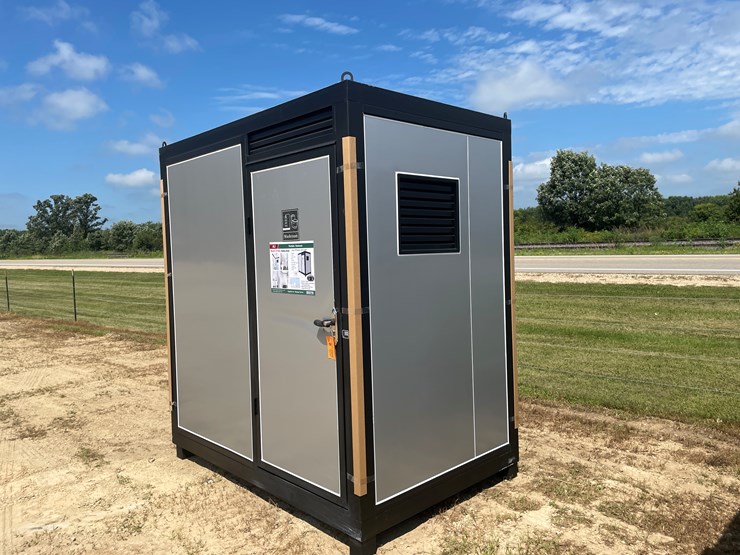 #2429-•-kj-new-portable-restroom-image-1