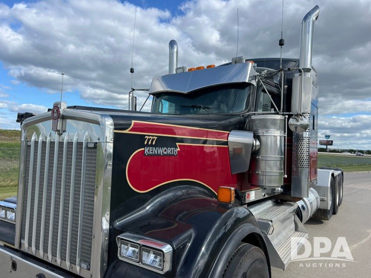 2012-kenworth-w900-image-13