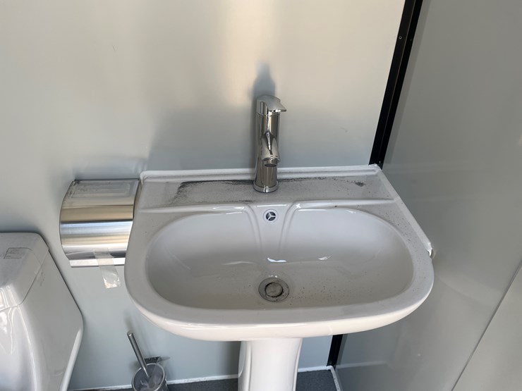 #2429-•-kj-new-portable-restroom-image-25