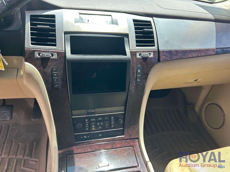 2008-cadillac-escalade-esv-image-15