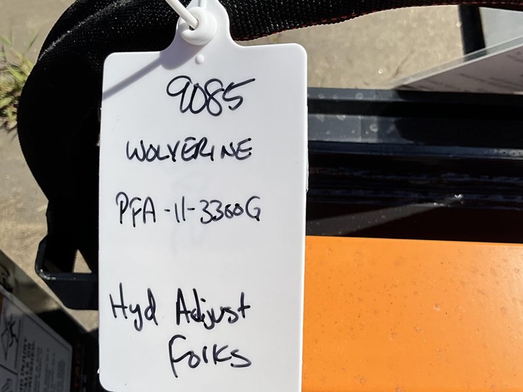 wolverine-pfa-11-3300g-skid-steer-hydraulic-pallet-forks-image-2