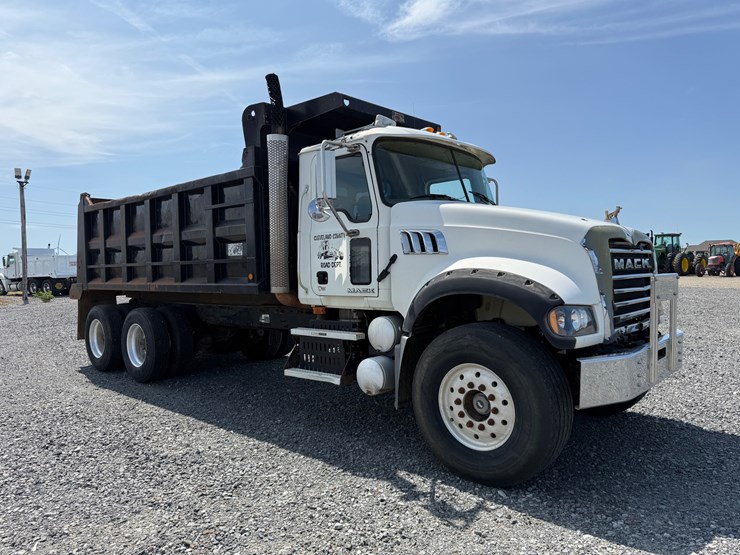 #11-•-#5197-•-2008-mack-granite-t/a-daycab-dump-truck-1m2ax04c68m003392-image-3