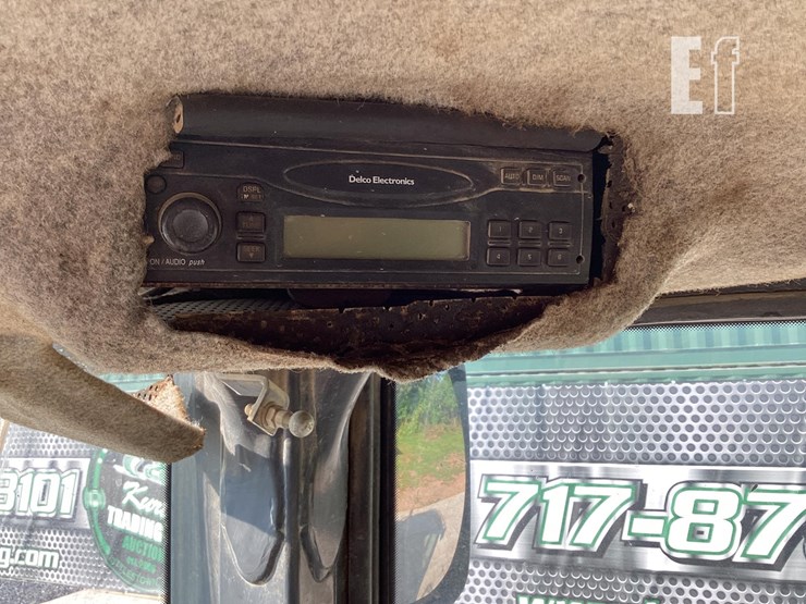 2002-deere-tc44h-image-15