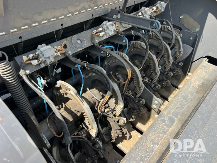 2017-massey-ferguson-2270-image-22