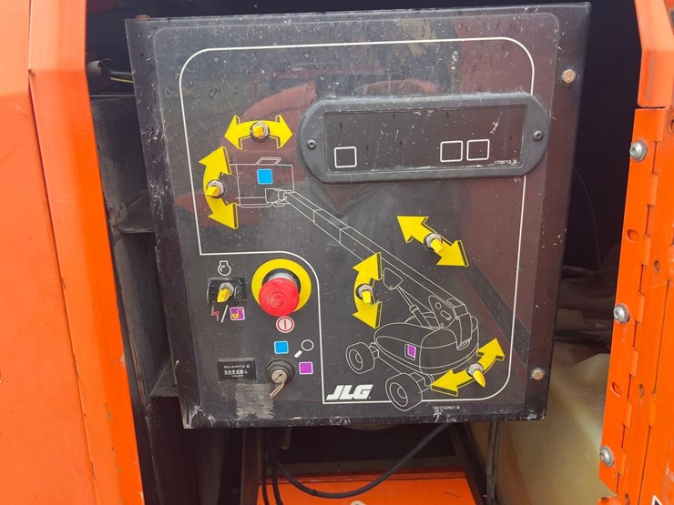jlg-800s-image-11