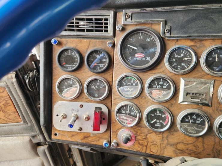 1999-peterbilt-379-image-52