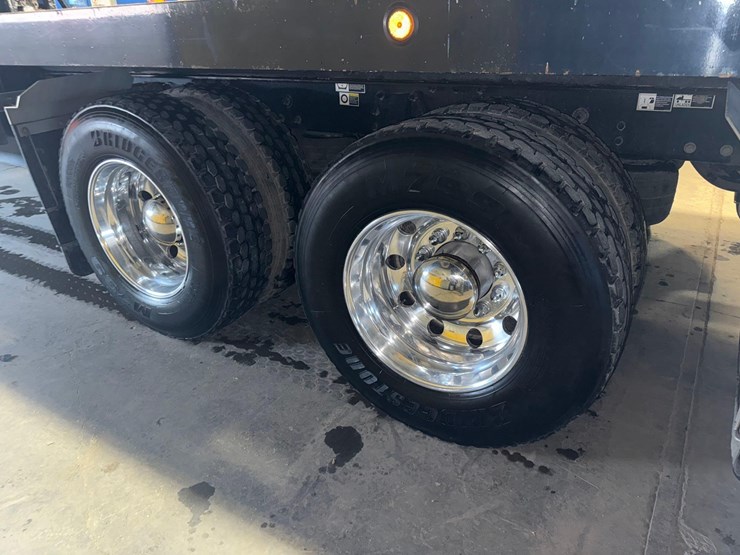 2017-peterbilt-367-image-17
