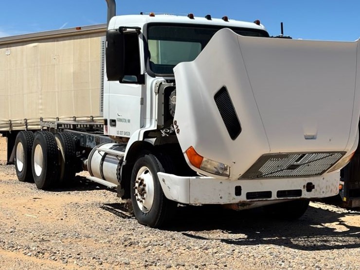2001-volvo-truck-(dr12174)-image-3