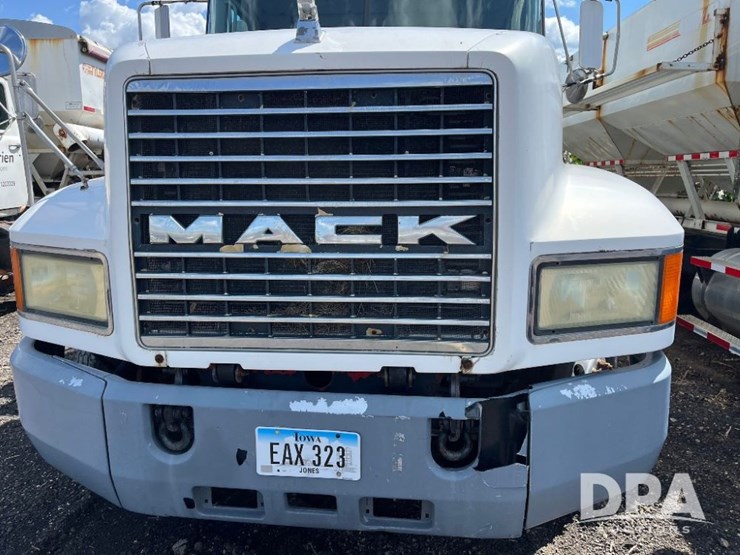 2002-mack-ch613-image-19