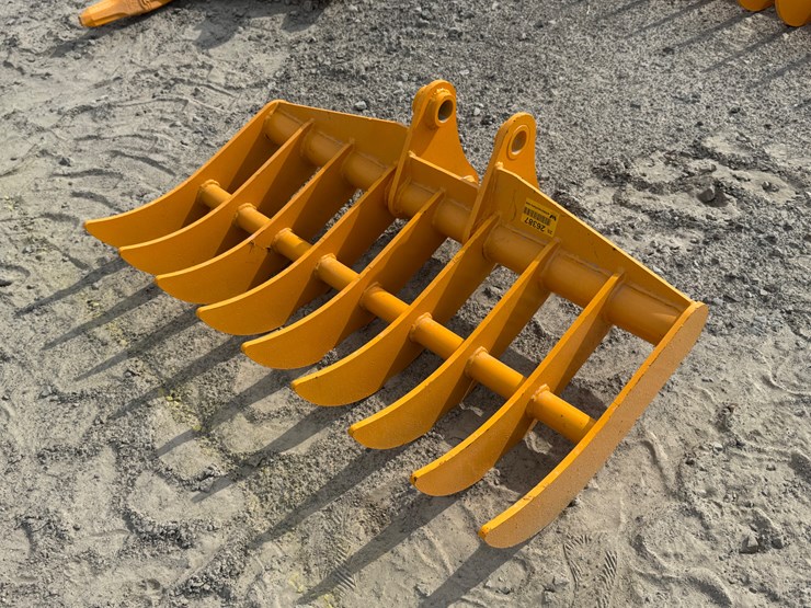 #2000-•-#26387-•-unused-giyi-cat-305-44"-excavator-rake-w/teeth-d14770-image-1