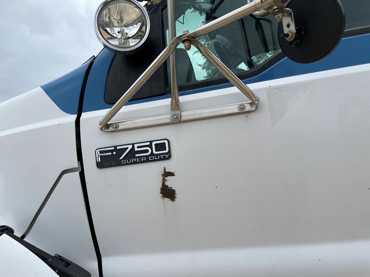 2001-ford-f750-image-33