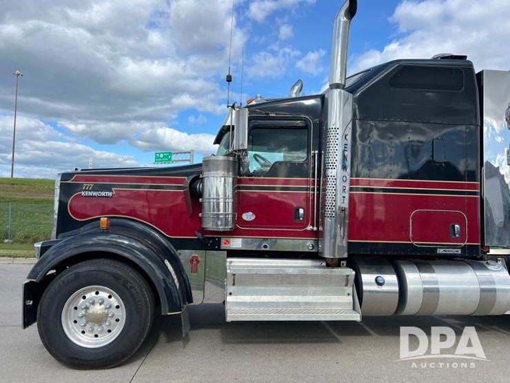 2012-kenworth-w900-image-3