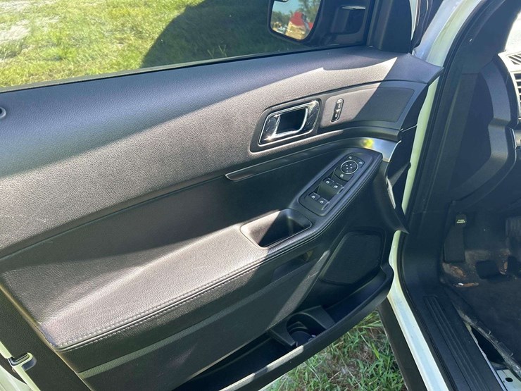 2018-ford-explorer-image-11