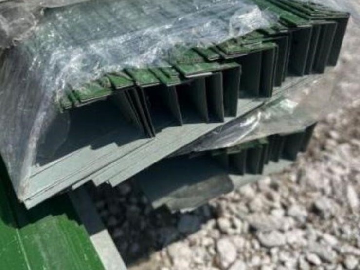 unused-corrugated-steel-panel-trim-&-screws-bundle-image-3