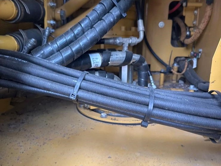 2018-caterpillar-325flcr-image-18
