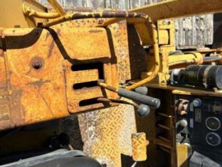 1990-caterpillar-d3c-image-11